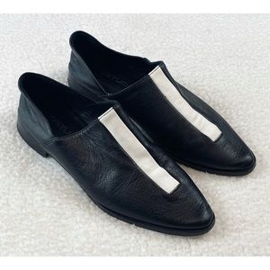 KOSTÜME • Black and White Pointed Toe Leather Slip-On Flats